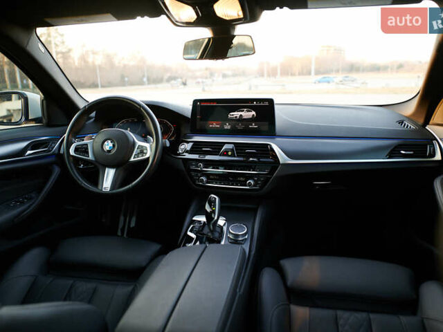 Белый БМВ 5 Серия, объемом двигателя 2 л и пробегом 91 тыс. км за 38000 $, фото 31 на Automoto.ua