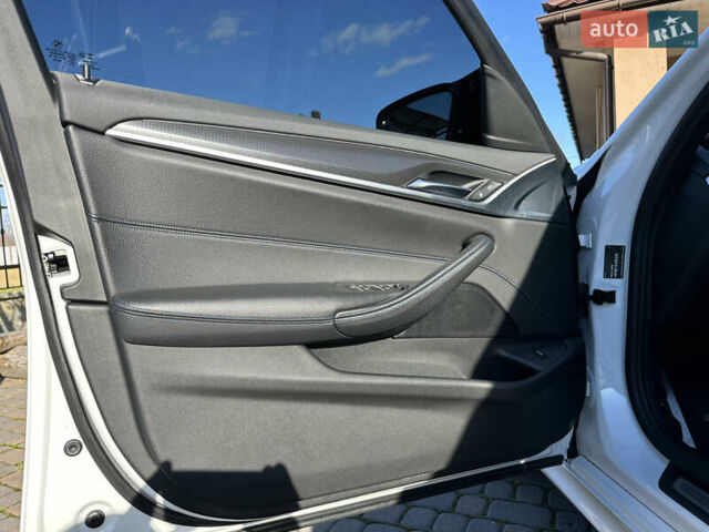 Белый БМВ 5 Серия, объемом двигателя 2 л и пробегом 175 тыс. км за 38500 $, фото 43 на Automoto.ua