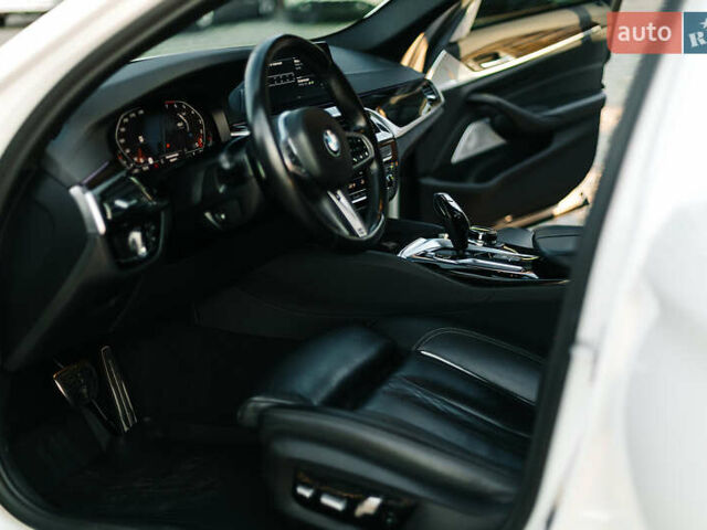 Белый БМВ 5 Серия, объемом двигателя 4.39 л и пробегом 76 тыс. км за 48000 $, фото 25 на Automoto.ua