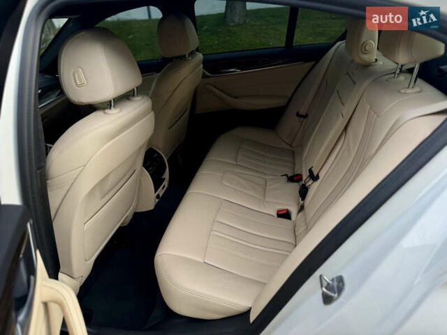 Білий БМВ 5 Серія, об'ємом двигуна 3 л та пробігом 111 тис. км за 39000 $, фото 7 на Automoto.ua
