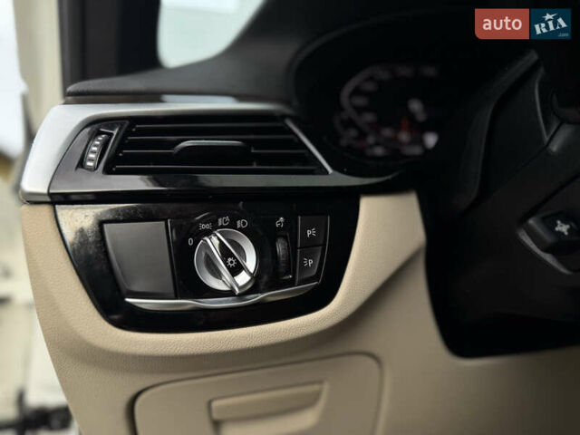 Білий БМВ 5 Серія, об'ємом двигуна 3 л та пробігом 111 тис. км за 39000 $, фото 19 на Automoto.ua