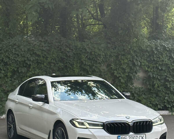 Білий БМВ 5 Серія, об'ємом двигуна 2 л та пробігом 99 тис. км за 36000 $, фото 5 на Automoto.ua