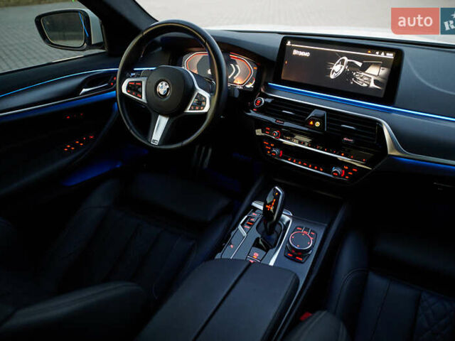 Белый БМВ 5 Серия, объемом двигателя 2 л и пробегом 91 тыс. км за 38000 $, фото 46 на Automoto.ua