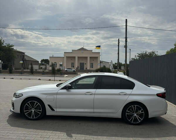 Білий БМВ 5 Серія, об'ємом двигуна 2 л та пробігом 99 тис. км за 36000 $, фото 9 на Automoto.ua