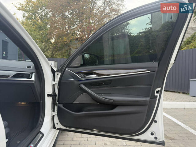 Белый БМВ 5 Серия, объемом двигателя 3 л и пробегом 85 тыс. км за 30000 $, фото 18 на Automoto.ua