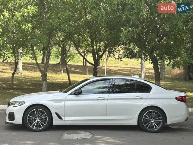 Білий БМВ 5 Серія, об'ємом двигуна 2 л та пробігом 99 тис. км за 36000 $, фото 1 на Automoto.ua
