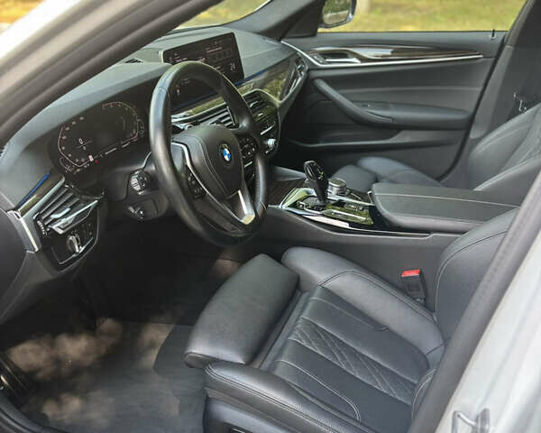 Білий БМВ 5 Серія, об'ємом двигуна 2 л та пробігом 99 тис. км за 36000 $, фото 18 на Automoto.ua