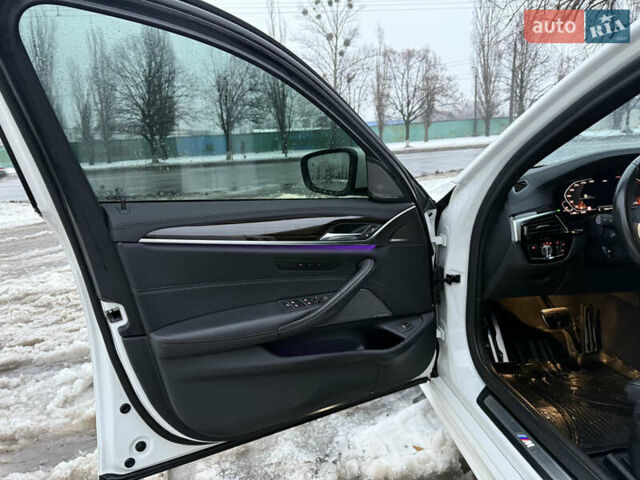 Белый БМВ 5 Серия, объемом двигателя 3 л и пробегом 88 тыс. км за 33000 $, фото 10 на Automoto.ua