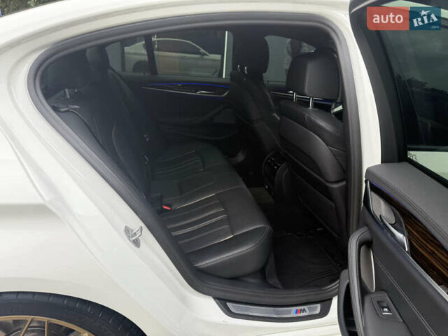 Белый БМВ 5 Серия, объемом двигателя 3 л и пробегом 85 тыс. км за 30000 $, фото 13 на Automoto.ua