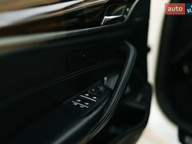 Белый БМВ 5 Серия, объемом двигателя 4.39 л и пробегом 76 тыс. км за 48000 $, фото 26 на Automoto.ua