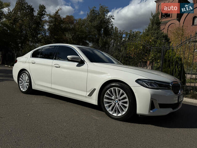 Белый БМВ 5 Серия, объемом двигателя 2 л и пробегом 70 тыс. км за 35500 $, фото 8 на Automoto.ua