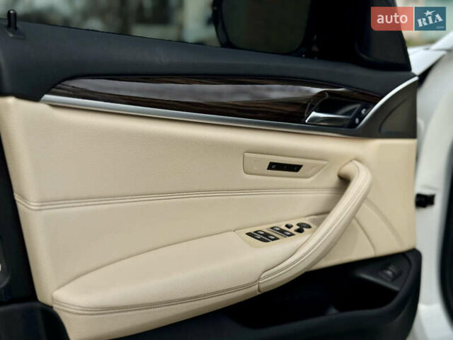 Білий БМВ 5 Серія, об'ємом двигуна 3 л та пробігом 111 тис. км за 39000 $, фото 11 на Automoto.ua