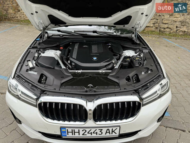 Белый БМВ 5 Серия, объемом двигателя 3 л и пробегом 37 тыс. км за 51499 $, фото 35 на Automoto.ua