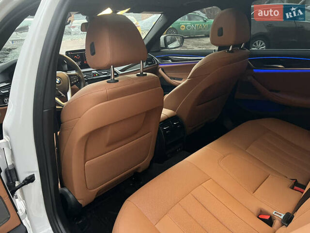 Белый БМВ 5 Серия, объемом двигателя 0 л и пробегом 64 тыс. км за 22000 $, фото 2 на Automoto.ua