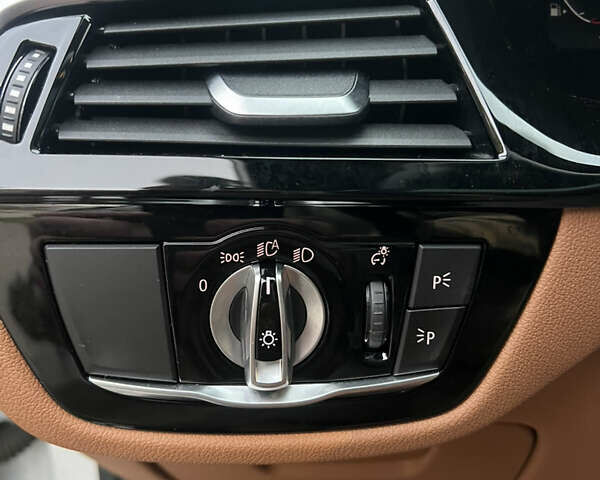 Белый БМВ 5 Серия, объемом двигателя 0 л и пробегом 64 тыс. км за 22000 $, фото 5 на Automoto.ua