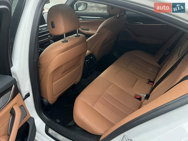 Белый БМВ 5 Серия, объемом двигателя 0 л и пробегом 64 тыс. км за 22000 $, фото 10 на Automoto.ua