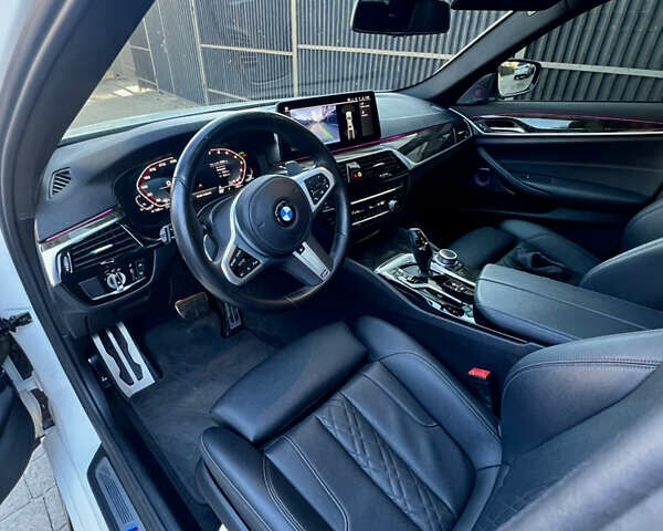 Белый БМВ 5 Серия, объемом двигателя 3 л и пробегом 45 тыс. км за 45990 $, фото 51 на Automoto.ua