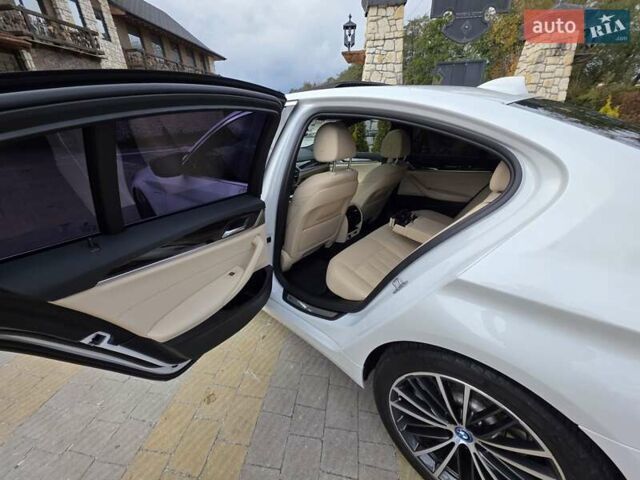 Белый БМВ 5 Серия, объемом двигателя 2 л и пробегом 49 тыс. км за 41799 $, фото 35 на Automoto.ua