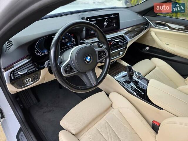 Белый БМВ 5 Серия, объемом двигателя 2 л и пробегом 49 тыс. км за 41799 $, фото 28 на Automoto.ua