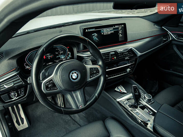 Белый БМВ 5 Серия, объемом двигателя 2 л и пробегом 19 тыс. км за 49500 $, фото 11 на Automoto.ua