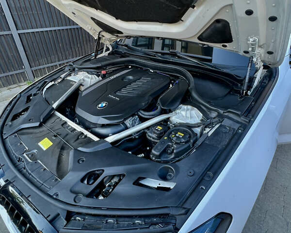 Белый БМВ 5 Серия, объемом двигателя 3 л и пробегом 45 тыс. км за 45990 $, фото 66 на Automoto.ua