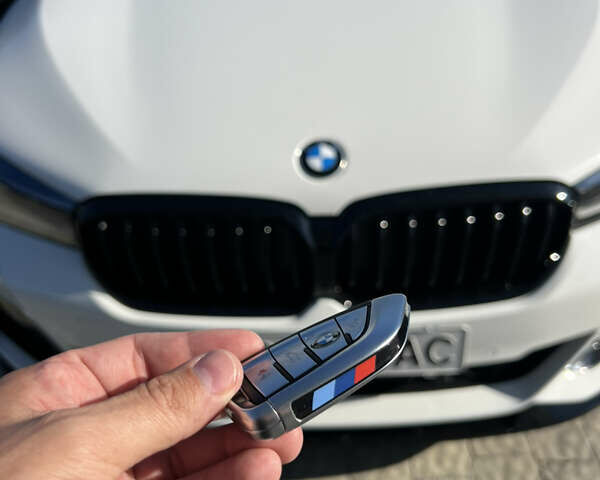 Белый БМВ 5 Серия, объемом двигателя 3 л и пробегом 45 тыс. км за 45990 $, фото 63 на Automoto.ua