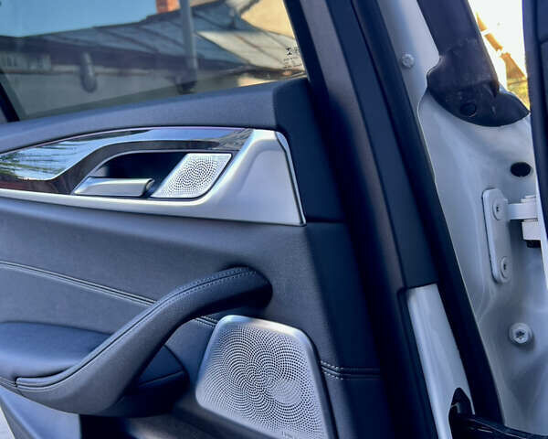 Белый БМВ 5 Серия, объемом двигателя 3 л и пробегом 45 тыс. км за 45990 $, фото 33 на Automoto.ua