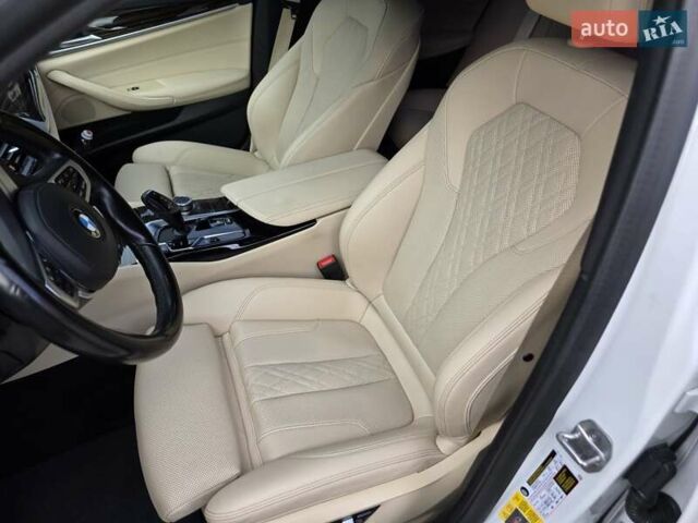 Белый БМВ 5 Серия, объемом двигателя 2 л и пробегом 49 тыс. км за 41799 $, фото 30 на Automoto.ua