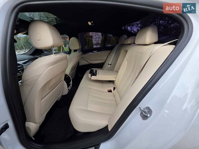 Белый БМВ 5 Серия, объемом двигателя 2 л и пробегом 49 тыс. км за 41799 $, фото 31 на Automoto.ua