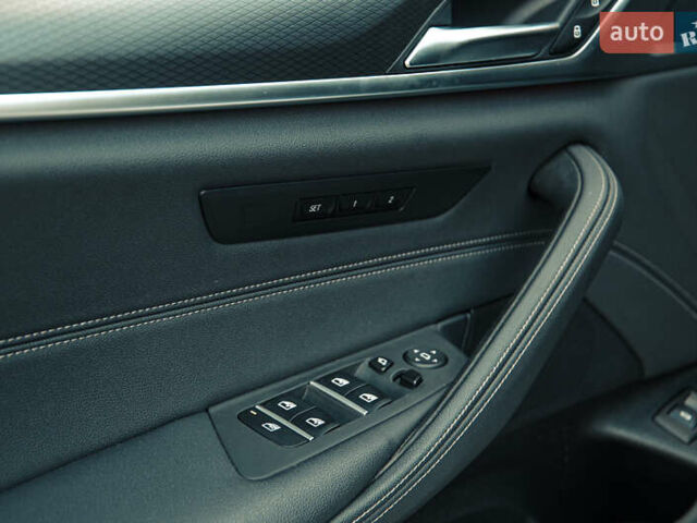 Белый БМВ 5 Серия, объемом двигателя 2 л и пробегом 19 тыс. км за 49500 $, фото 9 на Automoto.ua