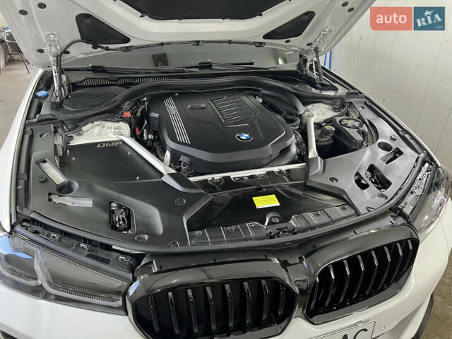 Белый БМВ 5 Серия, объемом двигателя 3 л и пробегом 45 тыс. км за 45990 $, фото 68 на Automoto.ua