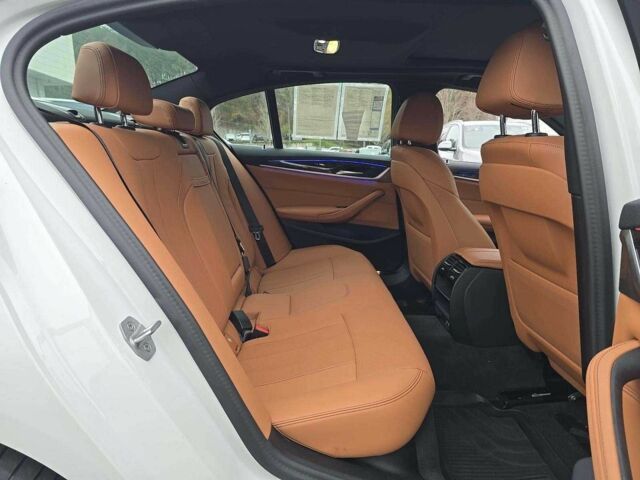 Белый БМВ 5 Серия, объемом двигателя 0 л и пробегом 33 тыс. км за 20000 $, фото 6 на Automoto.ua