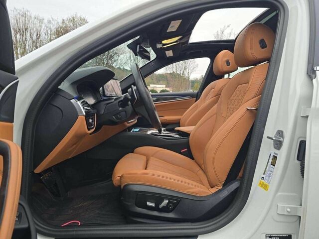 Белый БМВ 5 Серия, объемом двигателя 0 л и пробегом 33 тыс. км за 20000 $, фото 11 на Automoto.ua