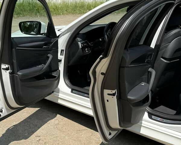 Белый БМВ 5 Серия, объемом двигателя 2 л и пробегом 40 тыс. км за 61000 $, фото 3 на Automoto.ua