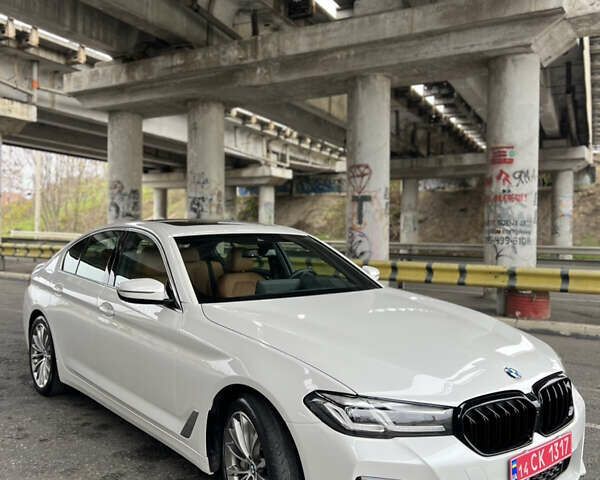 Белый БМВ 5 Серия, объемом двигателя 3 л и пробегом 17 тыс. км за 53500 $, фото 2 на Automoto.ua
