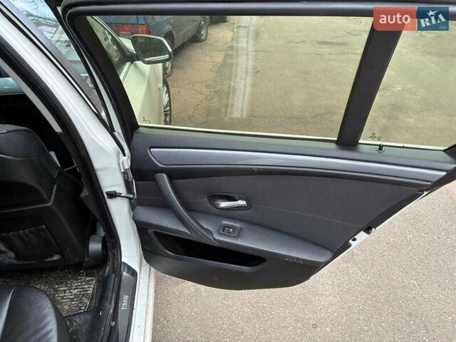 Белый БМВ 5 Серия, объемом двигателя 2 л и пробегом 227 тыс. км за 11978 $, фото 15 на Automoto.ua