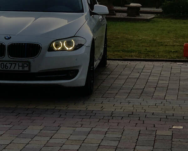 Белый БМВ 5 Серия, объемом двигателя 2 л и пробегом 430 тыс. км за 13000 $, фото 1 на Automoto.ua