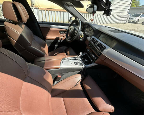 Белый БМВ 5 Серия, объемом двигателя 2.99 л и пробегом 278 тыс. км за 17000 $, фото 10 на Automoto.ua