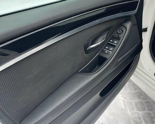 Білий БМВ 5 Серія, об'ємом двигуна 2 л та пробігом 233 тис. км за 14000 $, фото 13 на Automoto.ua