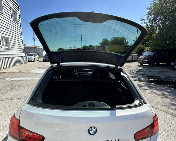 Белый БМВ 5 Серия, объемом двигателя 2.99 л и пробегом 278 тыс. км за 17000 $, фото 12 на Automoto.ua