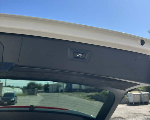 Белый БМВ 5 Серия, объемом двигателя 2.99 л и пробегом 278 тыс. км за 17000 $, фото 14 на Automoto.ua