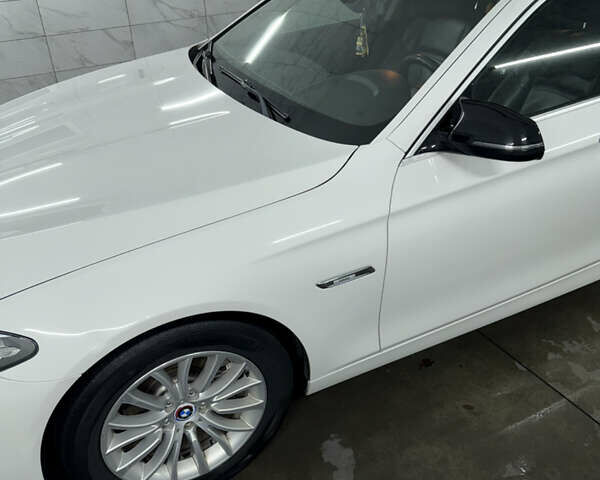 БМВ 5 Серия 2014 в Черновцах на Automoto.ua Белый БМВ 5 Серия, объемом двигателя 2 л и пробегом 307 тыс. км за 15900 $, фото 2 на Automoto.ua