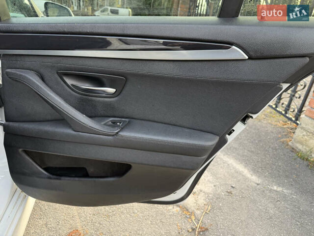 Білий БМВ 5 Серія, об'ємом двигуна 2 л та пробігом 249 тис. км за 13999 $, фото 24 на Automoto.ua