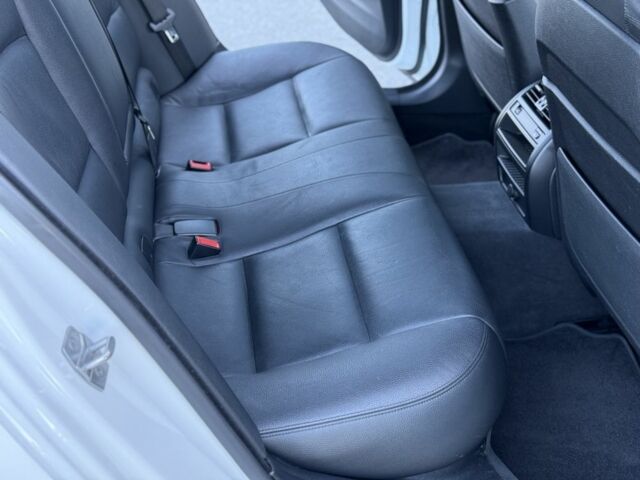 Белый БМВ 5 Серия, объемом двигателя 3 л и пробегом 235 тыс. км за 17999 $, фото 13 на Automoto.ua