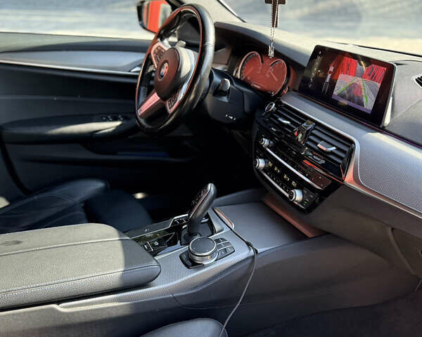 Белый БМВ 5 Серия, объемом двигателя 3 л и пробегом 130 тыс. км за 29000 $, фото 13 на Automoto.ua