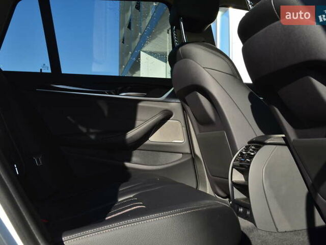 Белый БМВ 5 Серия, объемом двигателя 2.99 л и пробегом 158 тыс. км за 30817 $, фото 60 на Automoto.ua