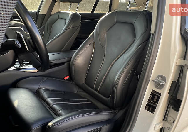 Белый БМВ 5 Серия, объемом двигателя 2.99 л и пробегом 158 тыс. км за 30817 $, фото 18 на Automoto.ua