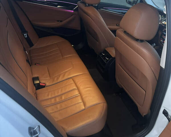 Белый БМВ 5 Серия, объемом двигателя 2.99 л и пробегом 254 тыс. км за 23400 $, фото 54 на Automoto.ua
