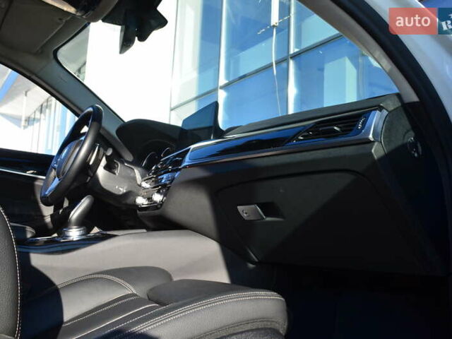 Белый БМВ 5 Серия, объемом двигателя 2.99 л и пробегом 158 тыс. км за 30817 $, фото 67 на Automoto.ua