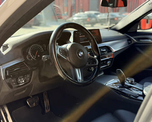 Белый БМВ 5 Серия, объемом двигателя 3 л и пробегом 130 тыс. км за 29000 $, фото 16 на Automoto.ua